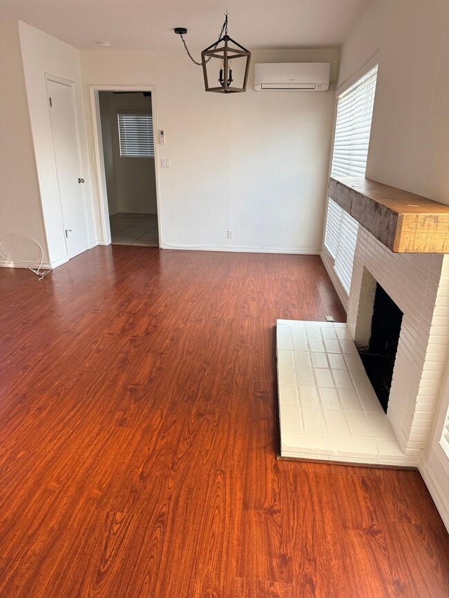 Building Photo - Three bedroom home in Long Beach available to rent now!