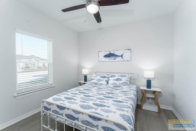 Building Photo - 20 S Bay Hill Dr