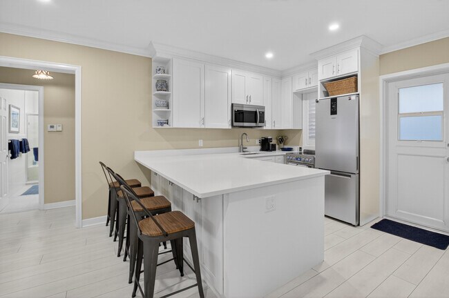 Building Photo - 817 N Ocean Blvd