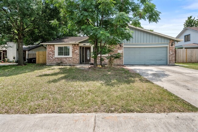 Building Photo - 10711 Heather Hill Dr