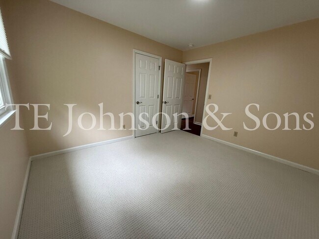 Building Photo - 3 Bedroom Close to Mt. Tabor