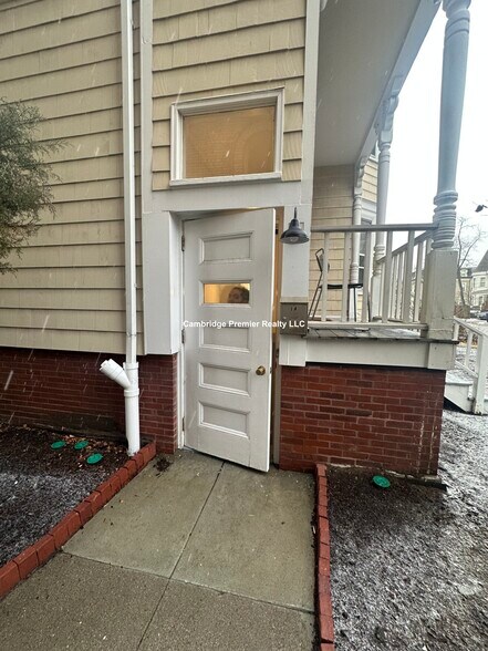 Building Photo - 387 Harvard St