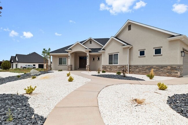 Building Photo - Elegant Residence on an Arce Lot