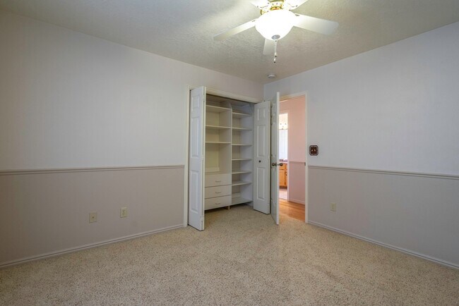 Building Photo - Spacious Stand Alone Home