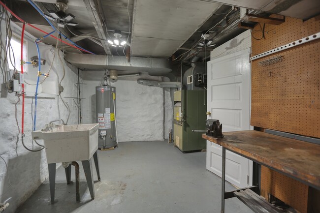 Building Photo - 604 Middle Ave