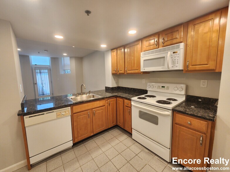 Building Photo - 24 Queensberry St