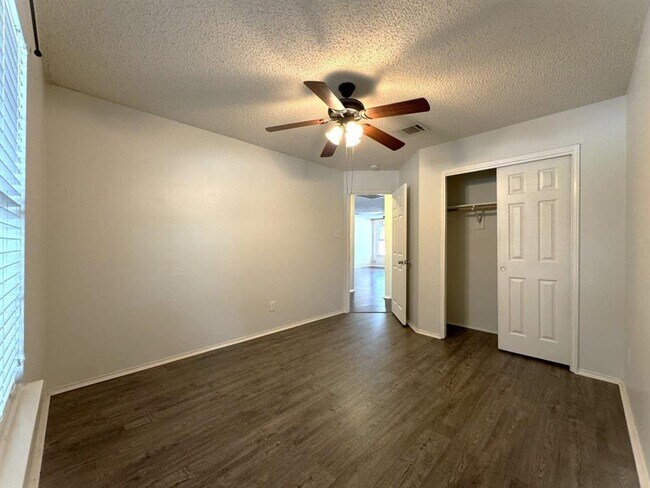 Building Photo - 1407 Ashley Dr