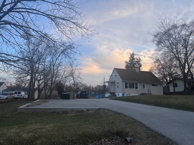 Building Photo - 28W625 Lester St