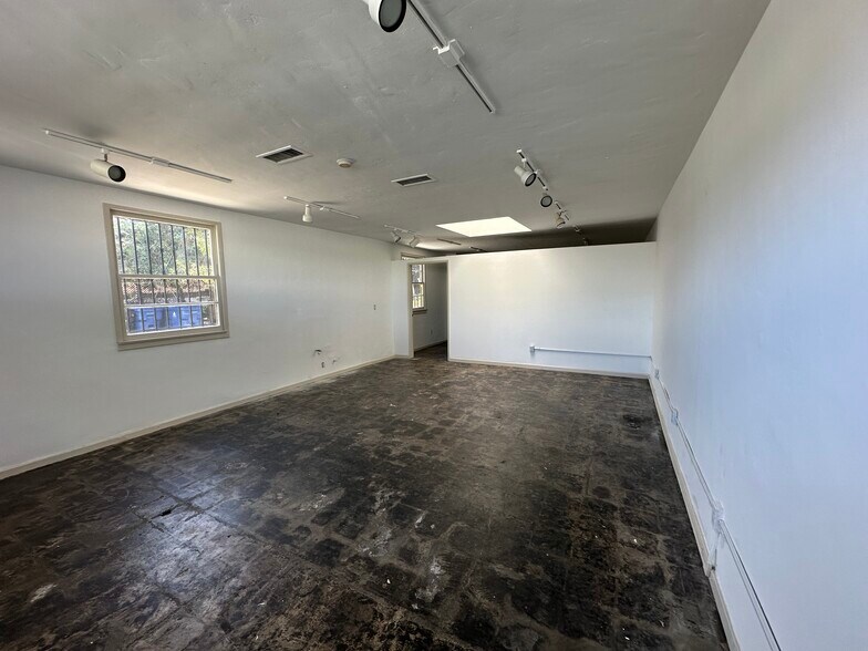 Building Photo - 5422 W Washington Blvd