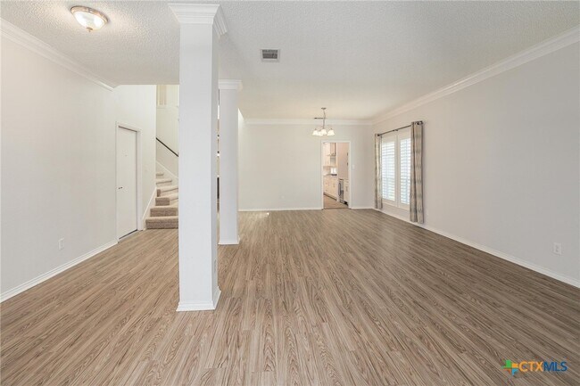 Building Photo - 703 Ivy Ct