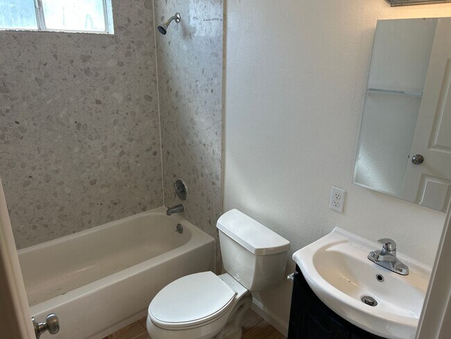 Building Photo - Maple 2