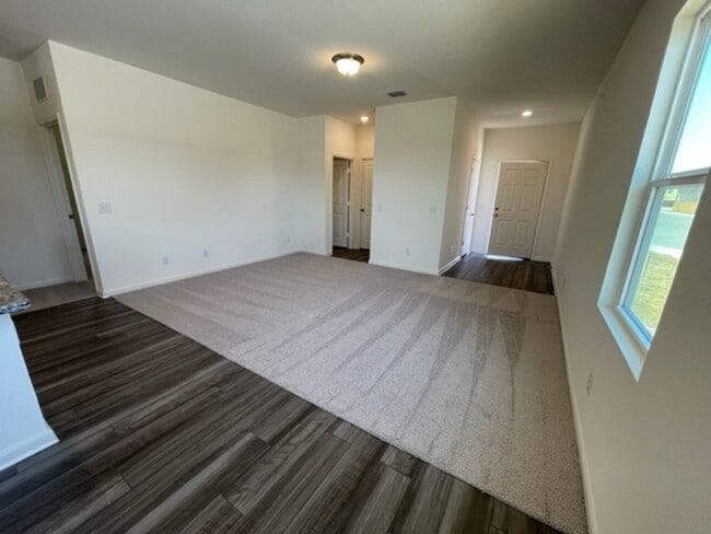 Building Photo - Super Nice One Story Home Near 1604 & Culebra....Move in as early as August 7, 2025