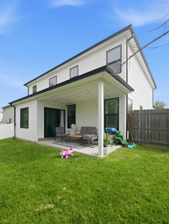 Building Photo - 3201 Crestwood Ln
