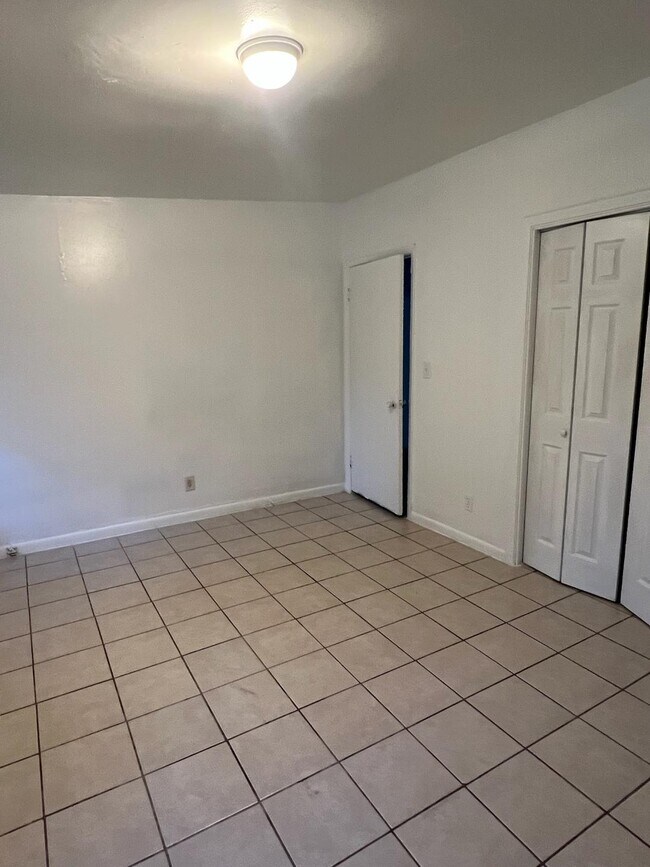 Building Photo - 601 Avenue D