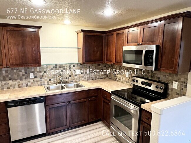 Building Photo - 677 NE Garswood Ln