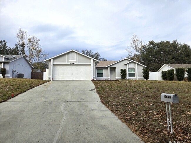 Primary Photo - 3/2 Fenced Pet Friendly Home