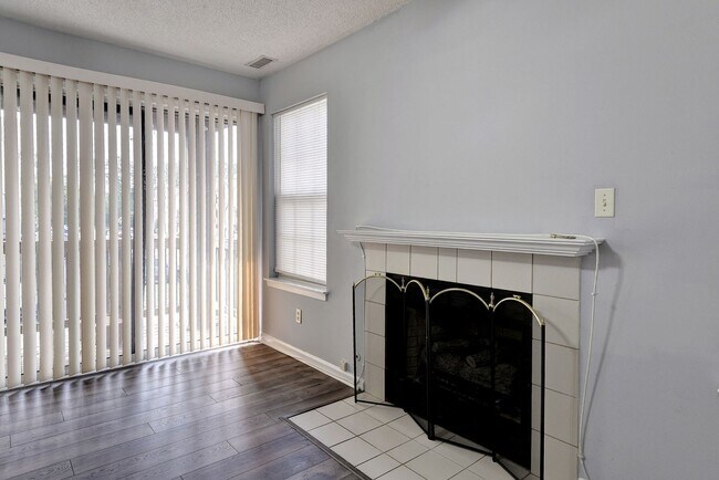 Building Photo - 12928 Daybreak Cir
