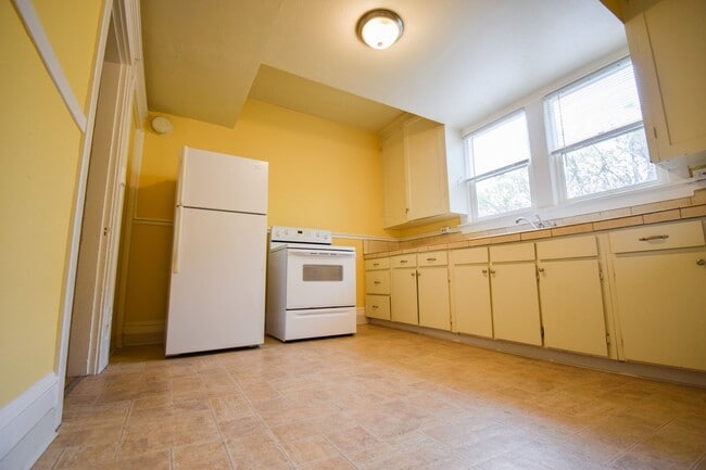 Building Photo - CLE-4637