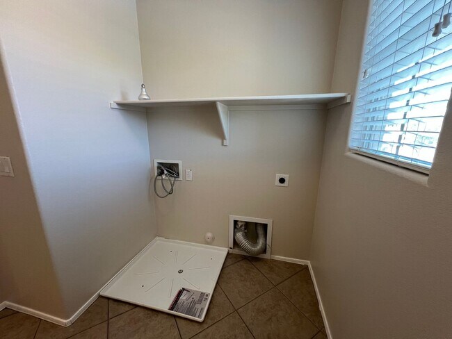 Building Photo - Fabulous Gilbert Location near San Tan Mall