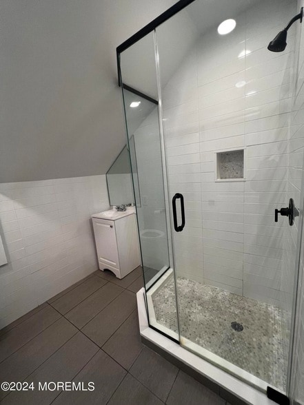 Building Photo - 255 Hollywood Ave