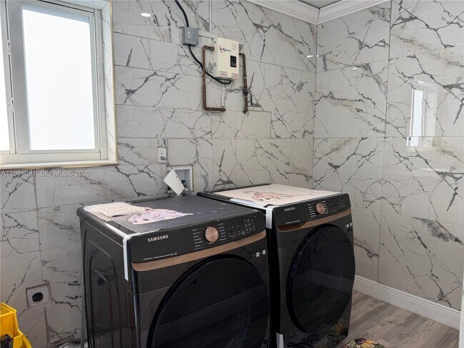 Building Photo - 2250 NW 22nd Ct