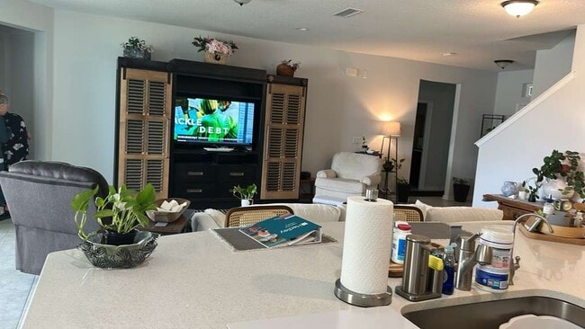 Building Photo - 226 Golden Fern Dr