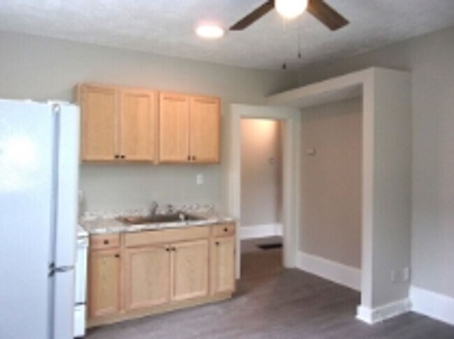 Building Photo - 411 N Confederate Ave