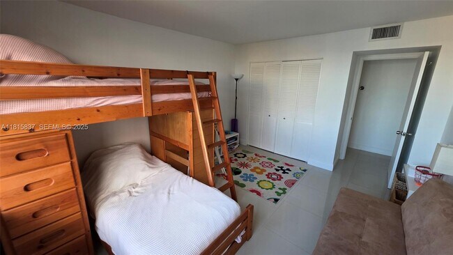 Building Photo - 18151 NE 31st Ct