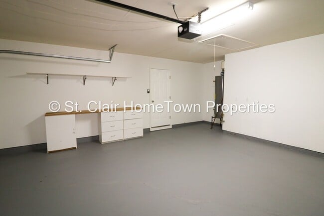 Building Photo - Family Home in Fox Hollow