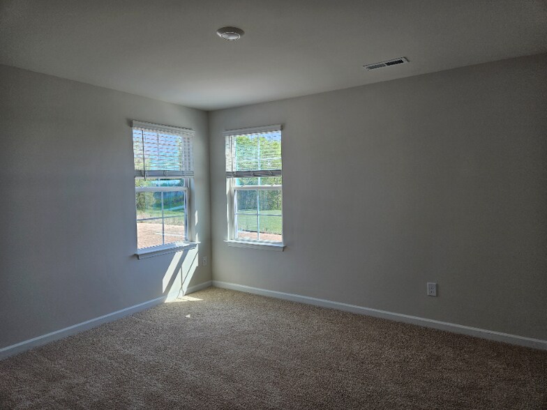 Building Photo - 186 Falcon Ln