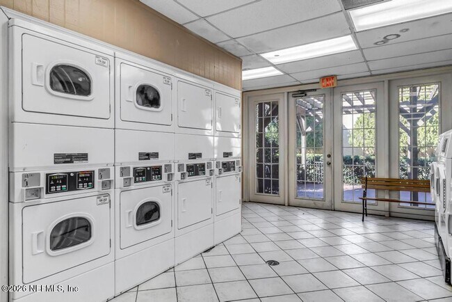 Building Photo - 3906 Mission Dr