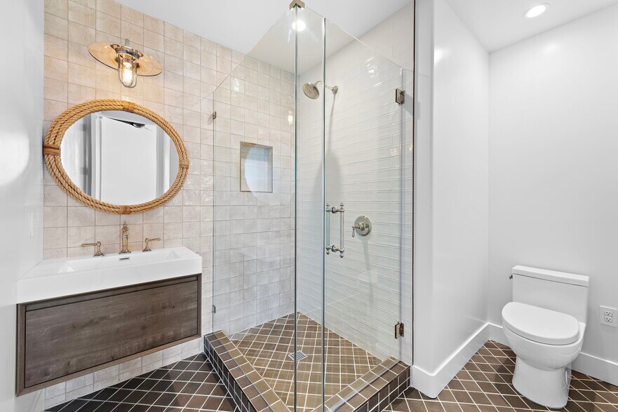 Building Photo - 207 W Avenida San Antonio