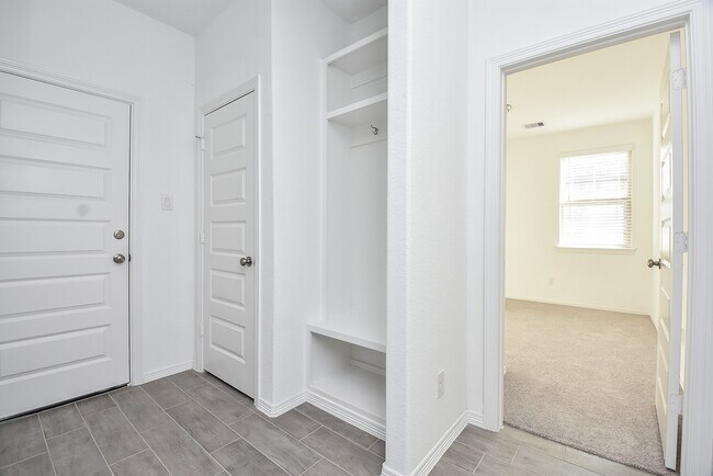 Building Photo - 5715 Aurora Grns Ln