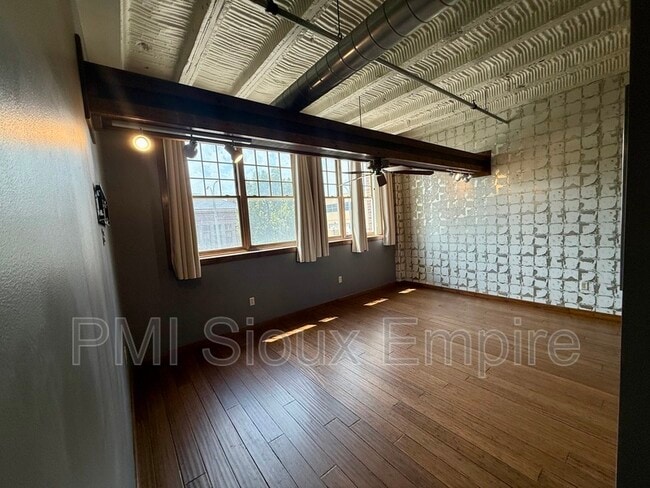 Building Photo - 132 S Dakota Ave