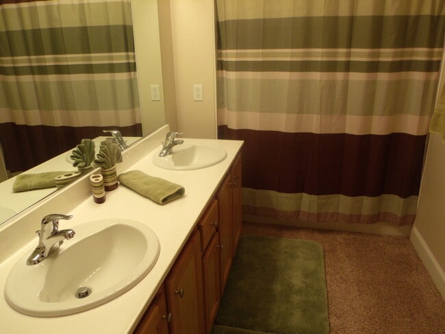 Building Photo - Fully Furnished Park Avenue Condo