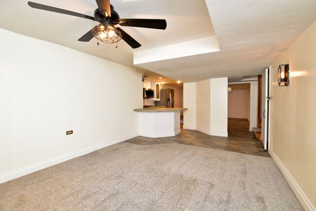 Building Photo - Great Three Bedroom Home in Cottonwood Heights!!!