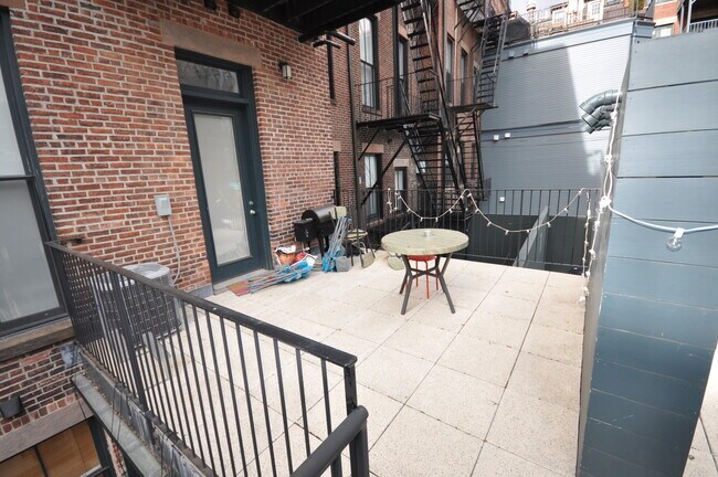 Building Photo - 658 Massachusetts Ave