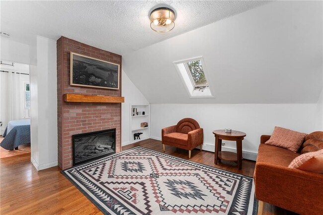 Building Photo - 183 Wood St