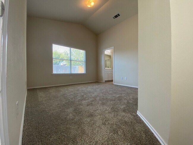 Building Photo - 2136 Ingrid Ln