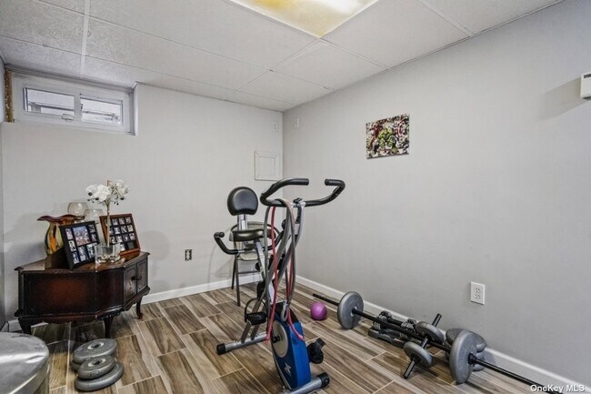 Building Photo - 977 Woodcliff Dr