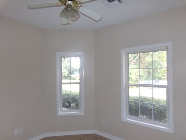 Building Photo - 901 Cook St