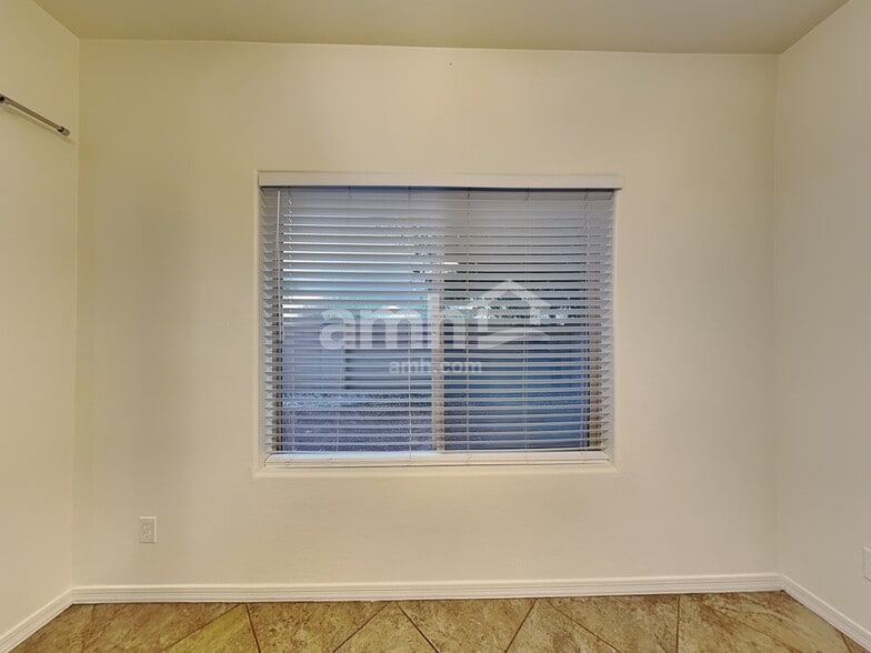 Building Photo - 4717 S Antonio