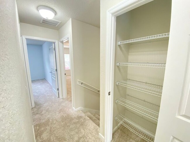 Building Photo - 12856 Salomon Cove Dr