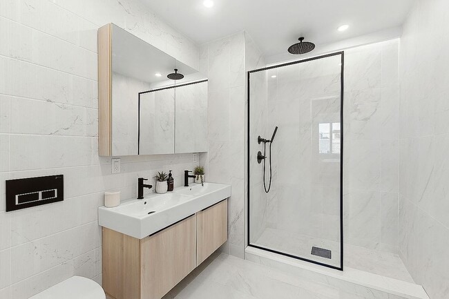 Building Photo - 12-16 30th Ave -401