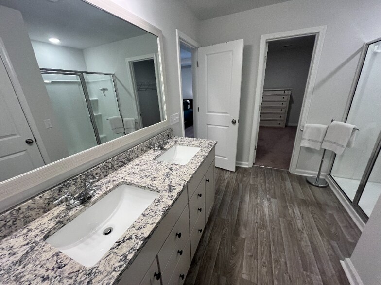 Building Photo - 3093 Grinnell St