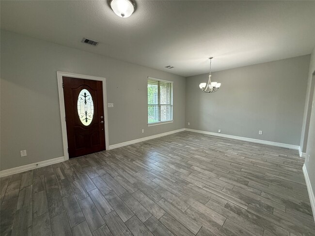 Building Photo - 1555 Primrose St