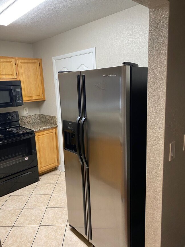 Building Photo - SW!! First floor unit with Balcony!! Gated!! Clubhouse!!  Community pool!! Spa!! Exercise Room!! ...