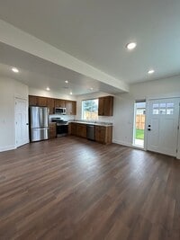 Building Photo - New Townhome