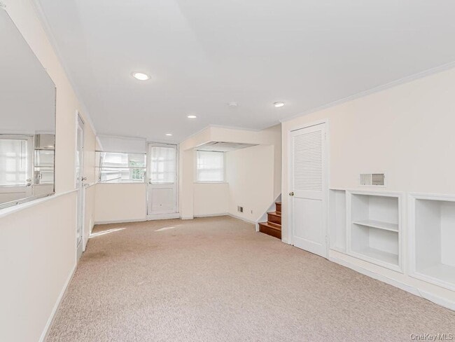 Building Photo - 42 Tower Hill Dr