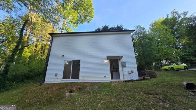 Building Photo - 3025 Mangum Dr